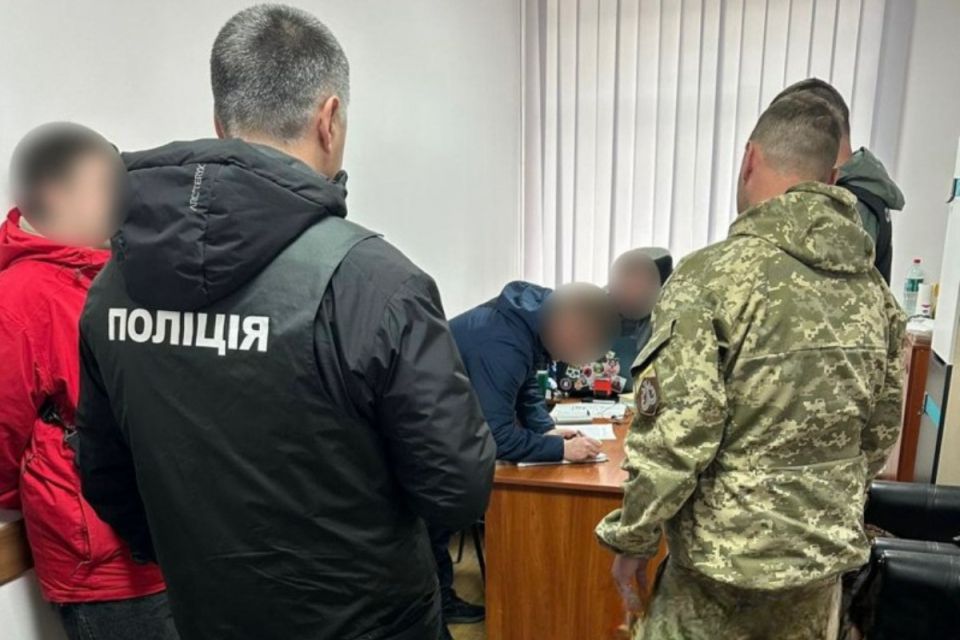 «Абонемент» на відсутність повісток: у Вінниці затримали командира відділення ТЦК за щомісячні побори
