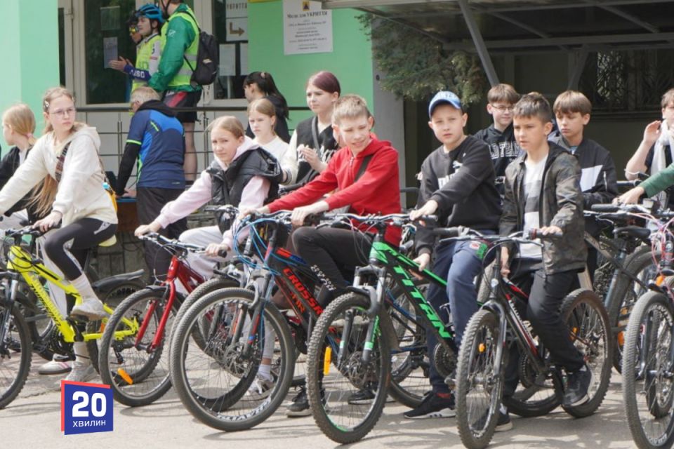 Школярі Вінниці влаштували велопробіг у пам’ять про полеглих Героїв