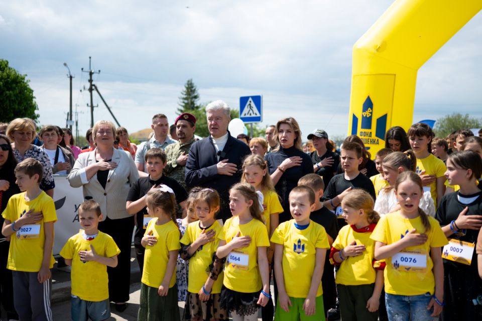 Нова дорога для громади: у Городківці відкрили вулицю імені О. І. Порошенка (прес-служба БФ П. Порошенка)
