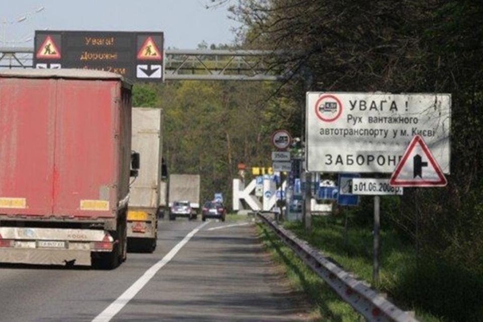Водіїв фур на Вінниччині попередили про сезонні обмеження руху у спекотні дні