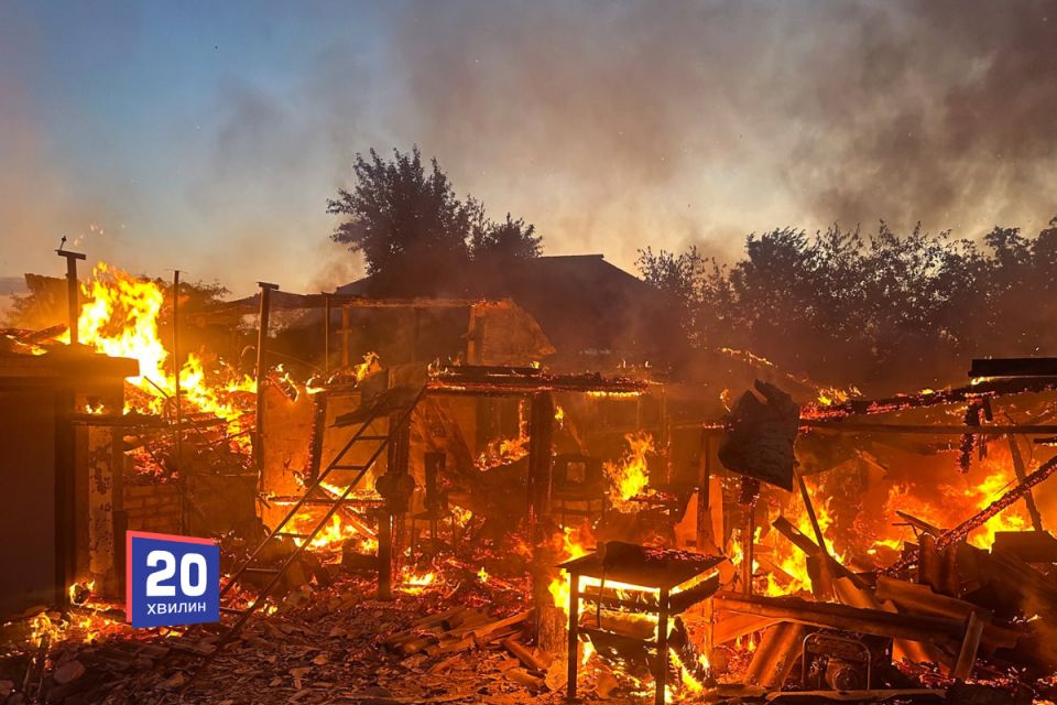 Полум’я ледь не перекинулося на сусідні будівлі: подробиці пожеж на Вінниччині
