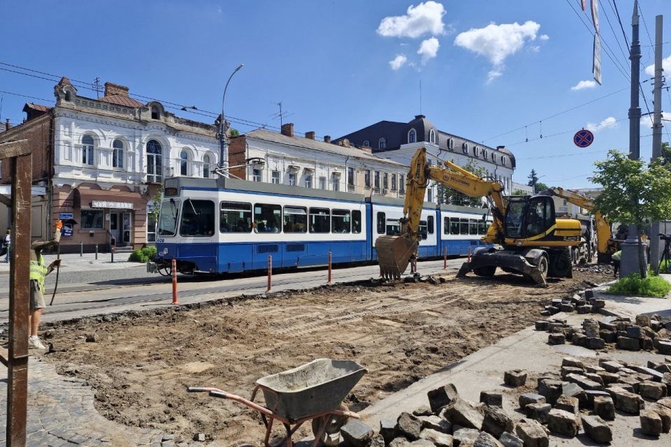 На Соборній міняють бруківку — і це лише початок. Що місто планує змінити на головній вулиці до кінця року
