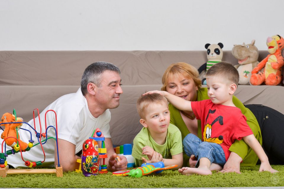 Родина замість інтернату. Як у Вінниці працює патронат над дитиною і хто може стати вихователем