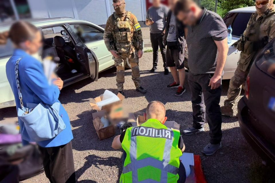 Наркотики продавали через месенджери та «закладки» — на Вінниччині тривають розслідування щодо 26 людей