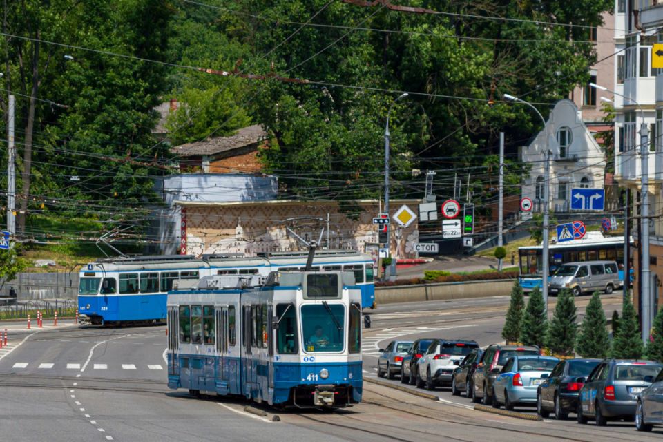 «Розумні» світлофори біля Універмагу: у трамваїв буде пріоритет руху перехрестям