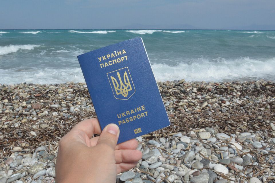 Відпустка за кордоном для військових у 2026 році: як оформити виїзд та які документи підготувати