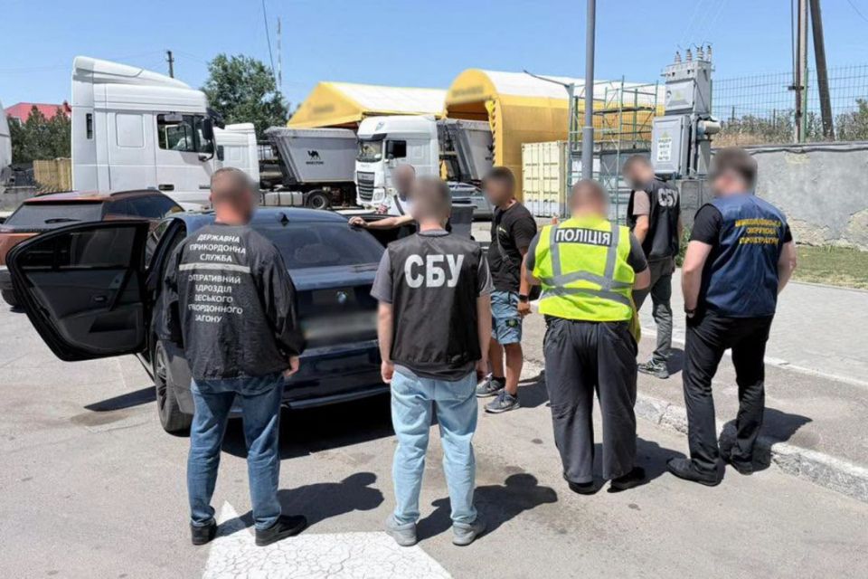 Продавав автівки, ввезені для ЗСУ. На Миколаївщині затримали 25-річного вінничанина