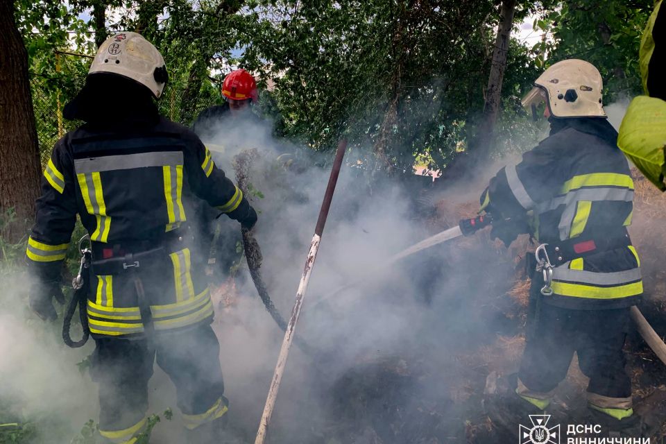 За добу на Вінниччині сталося 16 пожеж: горіли поля, господарські споруди та будівлі