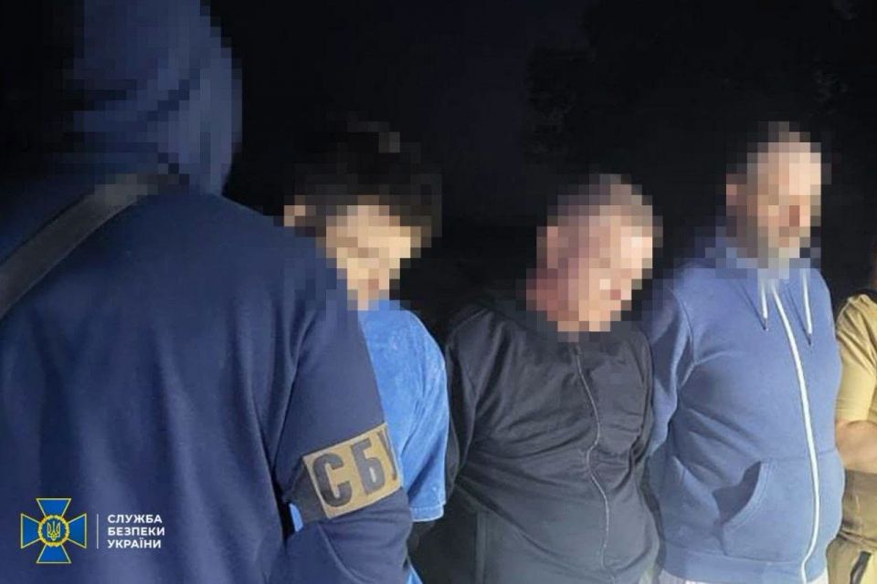 Водій-евакуатора хотів перевезти групу ухилянтів через кордон. Які схеми ще розкрили?