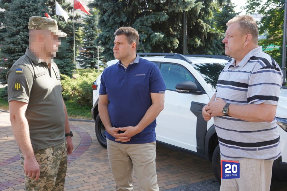 Новий Renault Duster передали підрозділу Повітряних сил України