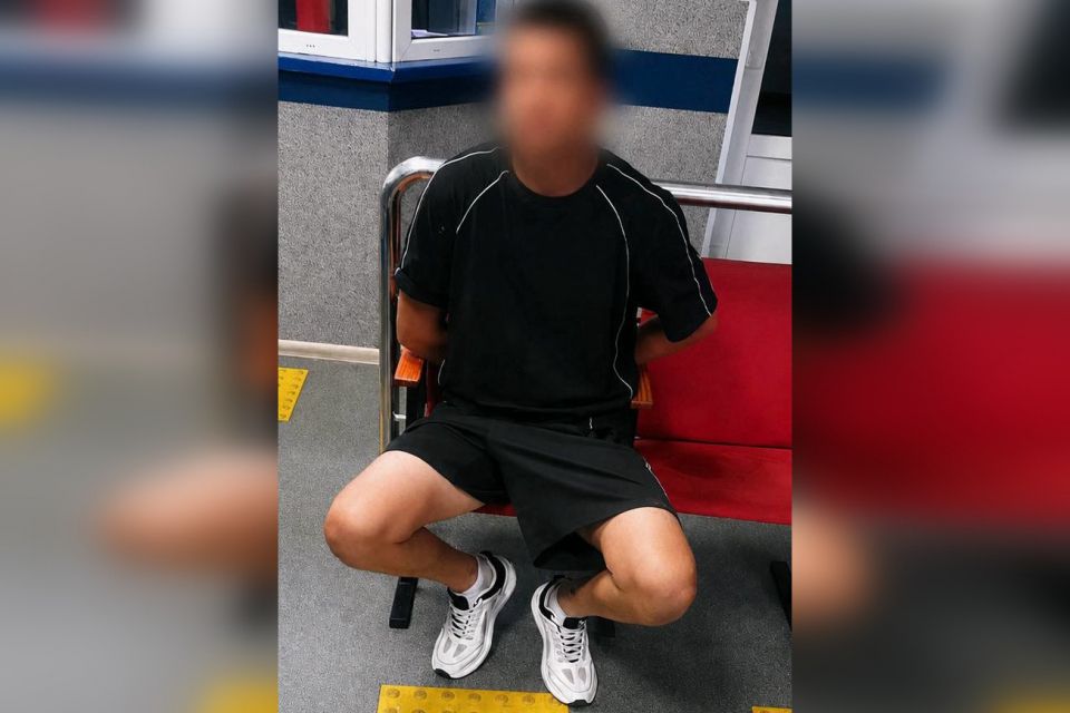 На вокзалі затримали 22-річного чоловіка, який лаявся та провокував поліцейських на бійку