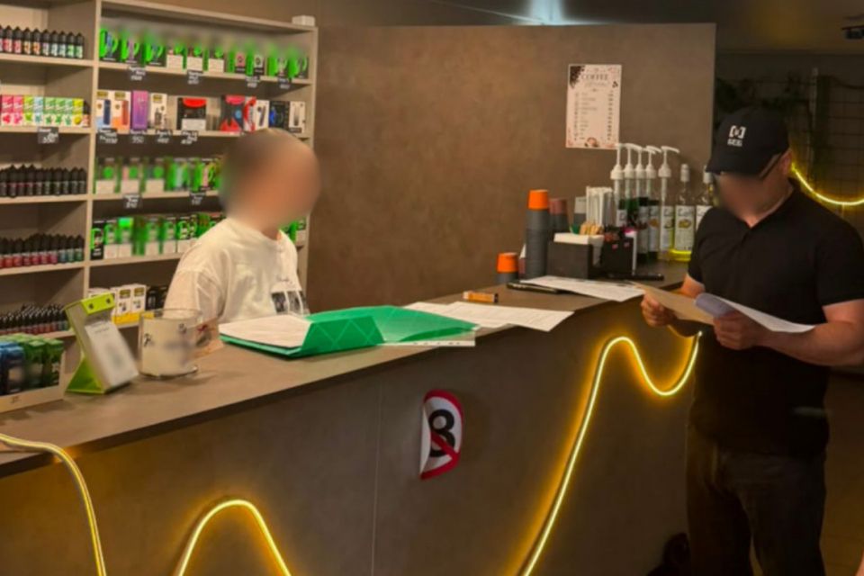 Судитимуть організаторок незаконного продажу рідин для вейпів. Вилучили понад 4,5 тисячі ємностей