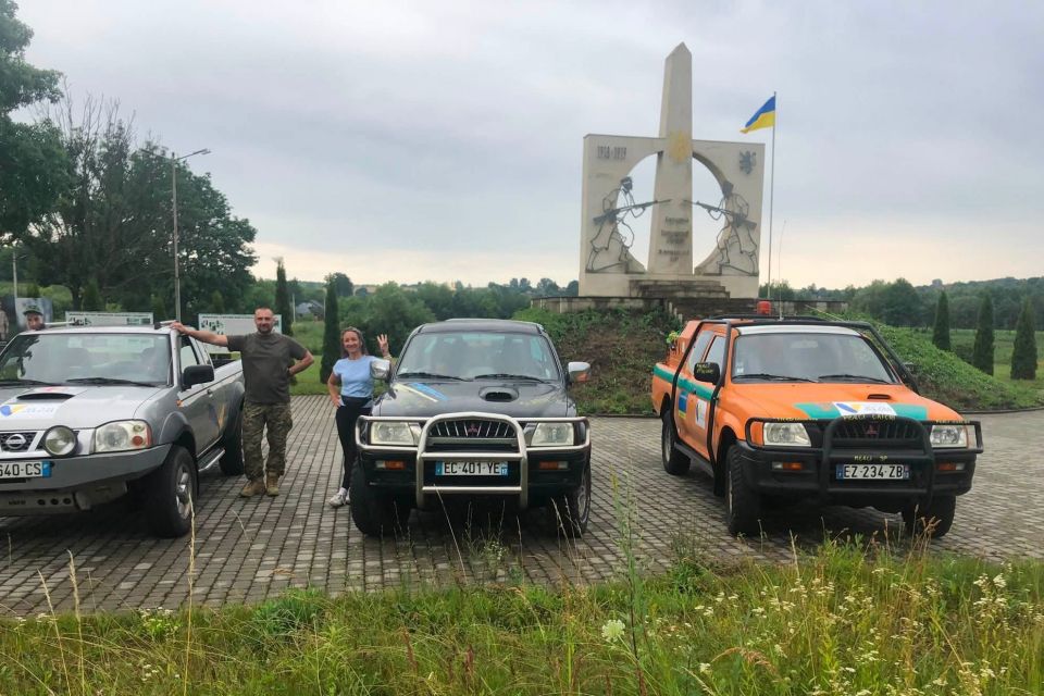 «Досліджує тисячі клітин за секунду»: цитометр для шпиталю та три авто привезла волонтерка з Франції