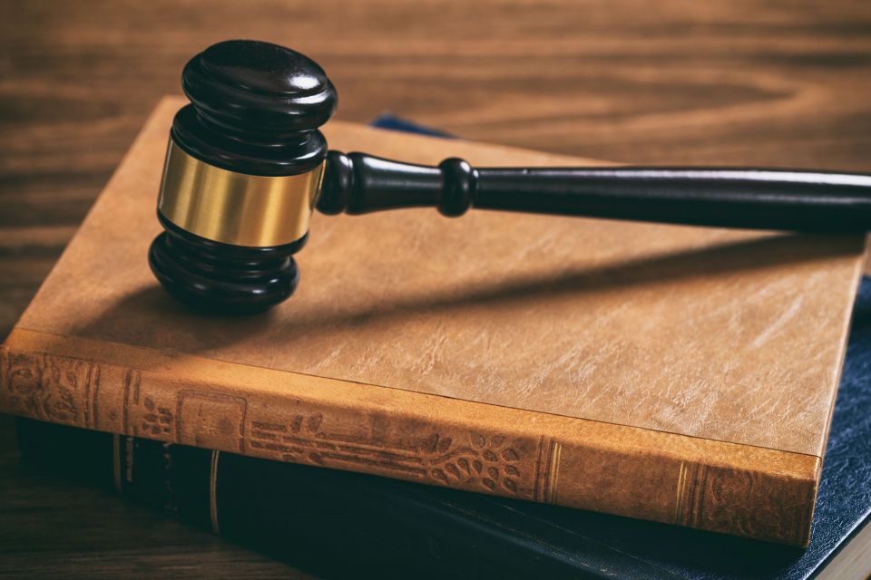 Вінницький суд виніс вирок депутату рф, який забезпечував окупантів технікою та спорядженням