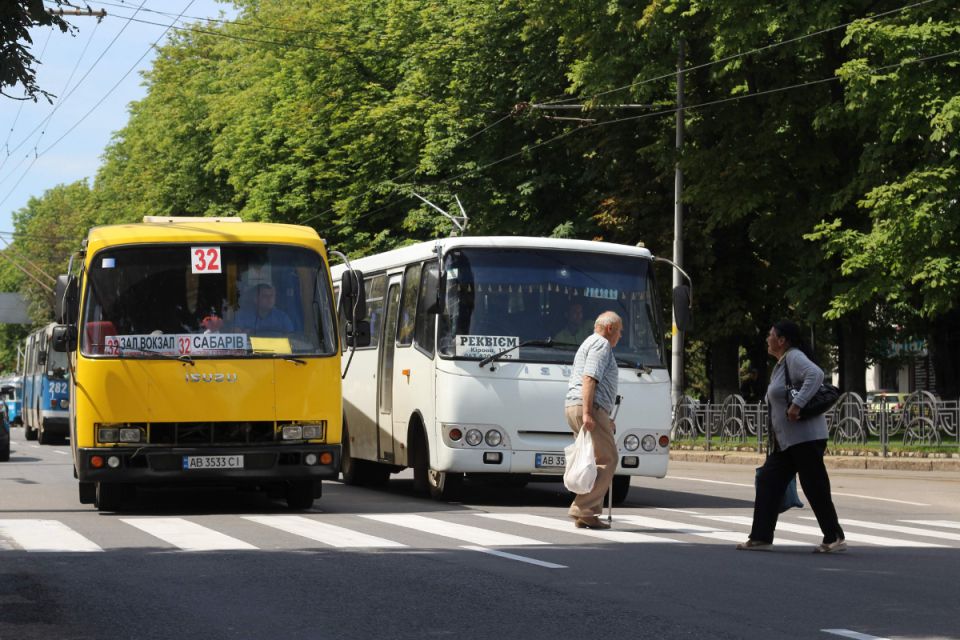 Проїзд в маршрутках по 30 гривень. Чи стали вінничани менше їздити?