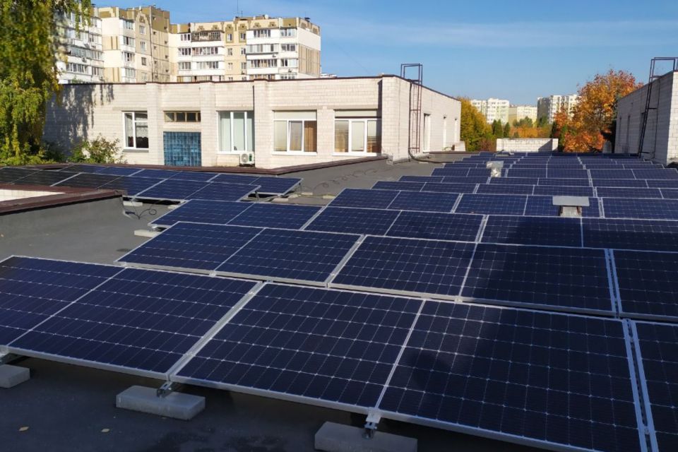 Сонячні електростанції для комунальників — у Вінниці готуються до можливих відключень світла