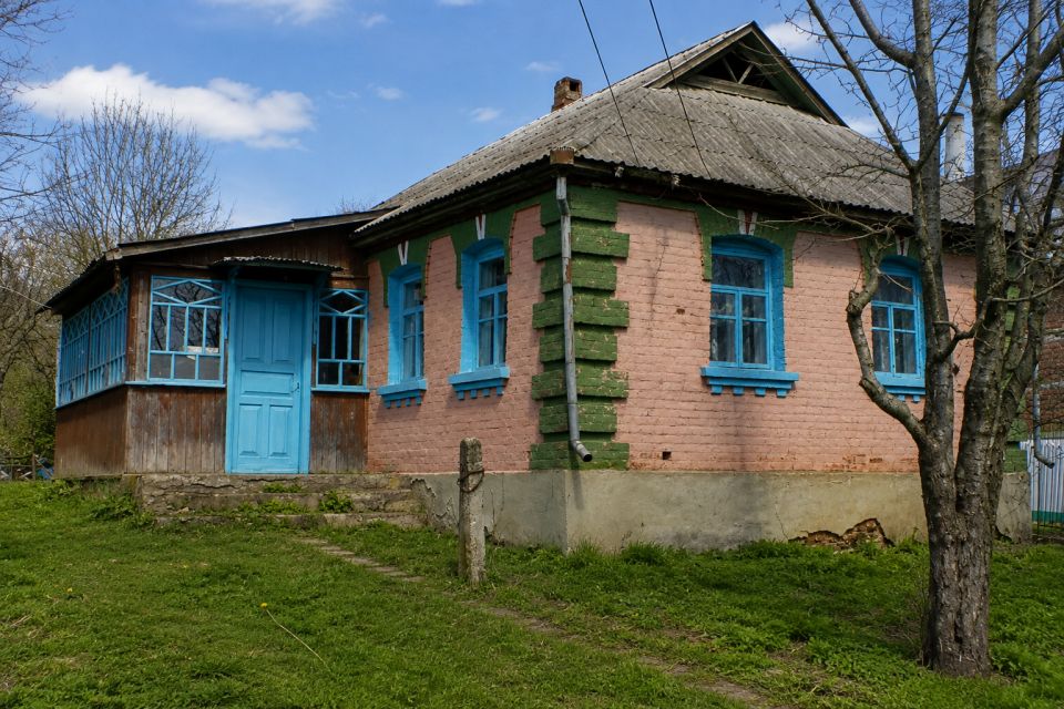 Від 1,5 тисячі доларів: п’ять найдешевших будинків, які зараз продають в області