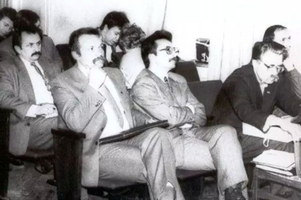35 років Незалежності: що Мулява показував кадебістам, які вривалися до клубу «Істина»