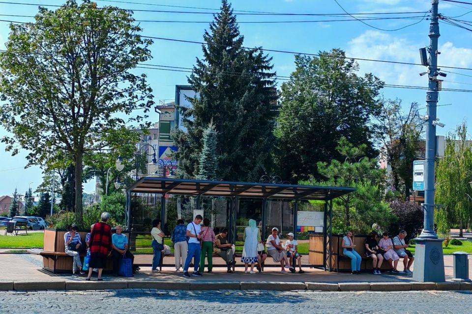 Розклад є, а автобуса немає — вінничани скаржаться на графік руху муніципального транспорту