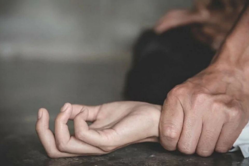 Ображав, кинув на землю та вдарив ногою: у Вінниці чоловіка засудили за насильство над дружиною