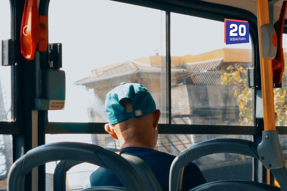 Учні та студенти Вінниці знову їздять за зниженим тарифом. Які ціни та як оформити?