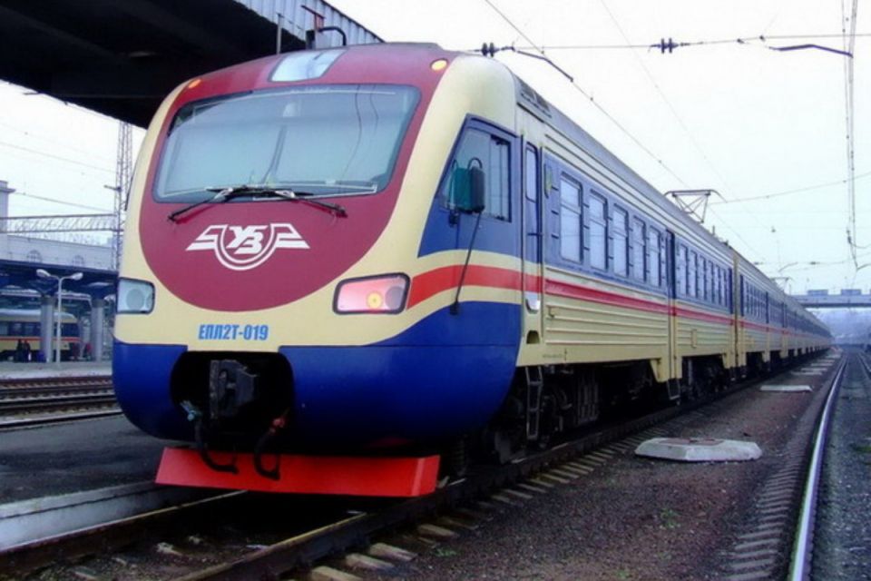 Електрички на Вінниччині затримуються до чотирьох годин. Перелік рейсів
