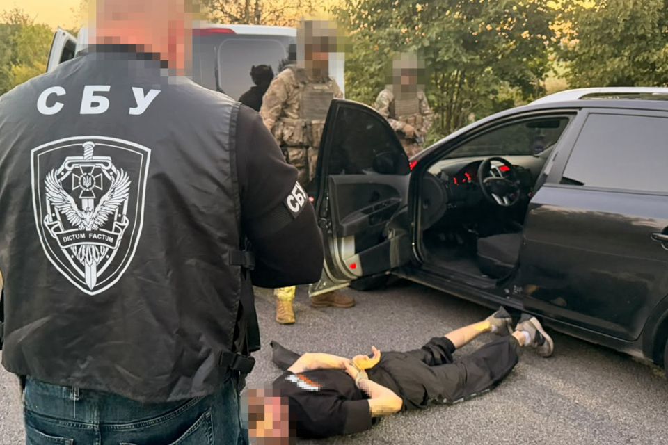 Везли до кордону за $20 000. На Вінниччині викрили нові схеми незаконного виїзду