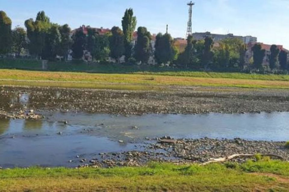 Через маловоддя на Вінниччині обмежили забір води з річок