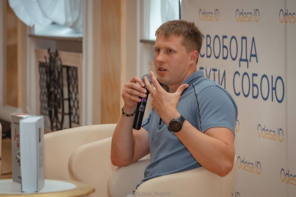 «Підірвали авто ката наших полонених»: після неволі написав книгу і встановлює злочинців