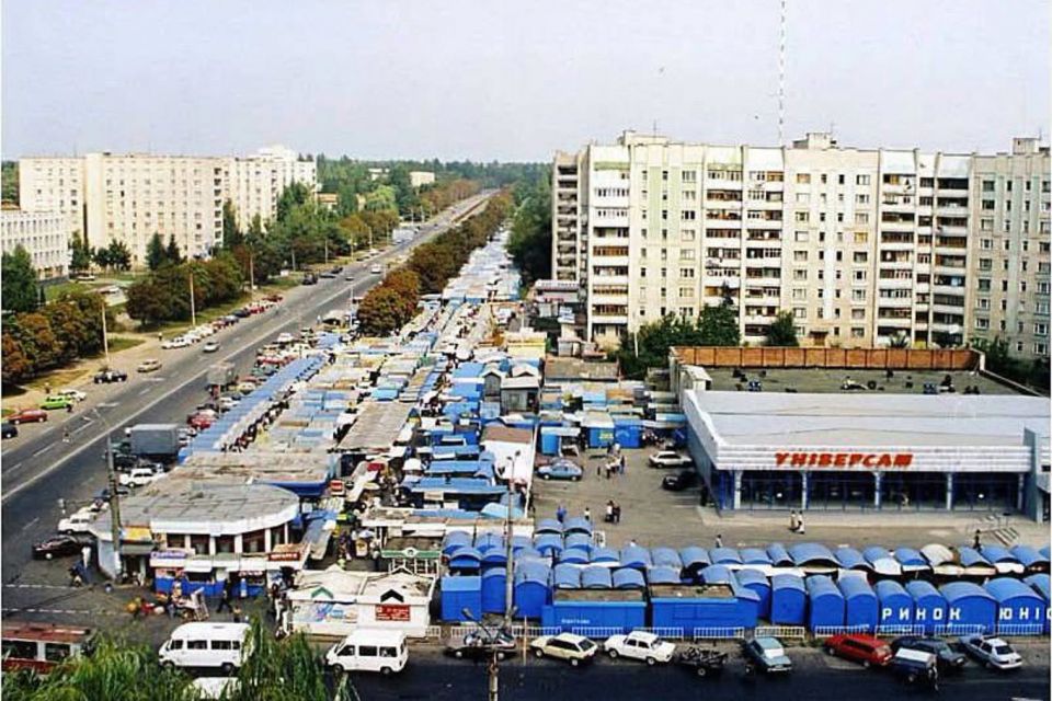 Сині «ракушки», універсам і кафе: який вигляд мав ринок «Юність» у Вінниці 30 років тому