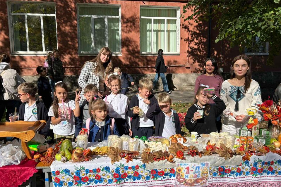 Від домашньої випічки до обладнання для ЗСУ — як у ліцеї №4 збирали допомогу військовим