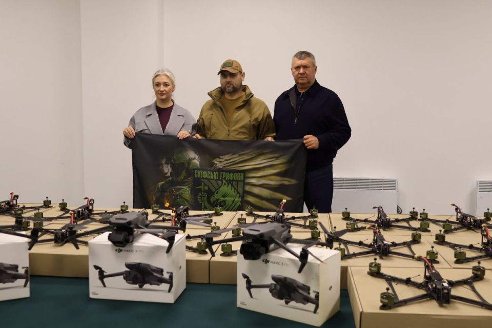 Безпілотники різного типу передали від Вінниччини «Скіфським грифонам» (Пресслужба Вінницької обласної ради)