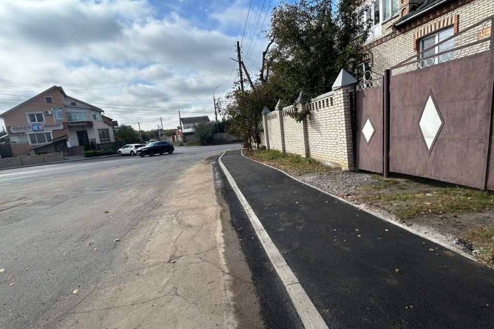 На Старому Місті проклали нову пішохідну доріжку