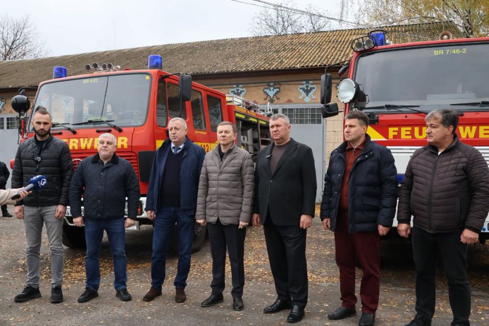 Дві громади Вінниччини отримали пожежні спецавтомобілі від німецьких партнерів із Карлсруе (Пресслужба Вінницької обласної ради)
