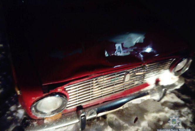 «ВАЗ» збив двох жінок. Водій втік залишивши авто та свого пасажира