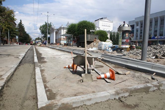 Новини Вінниці - фото з Як за два мільйони гривень ремонтують зупинку біля театру Як за два мільйони гривень ремонтують зупинку біля театру