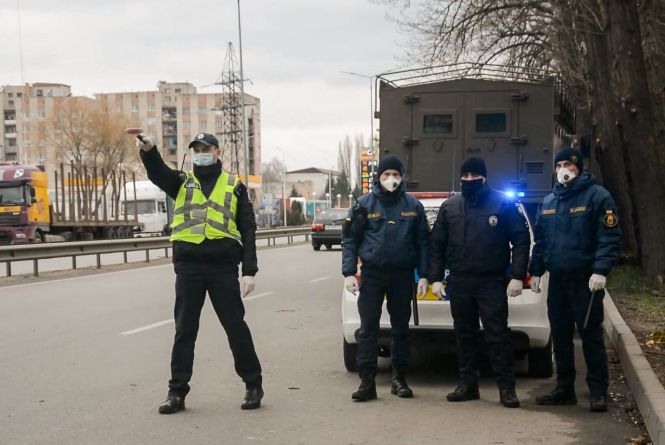 Навколо Вінниці встановили блок пости. Залучили важку техніку