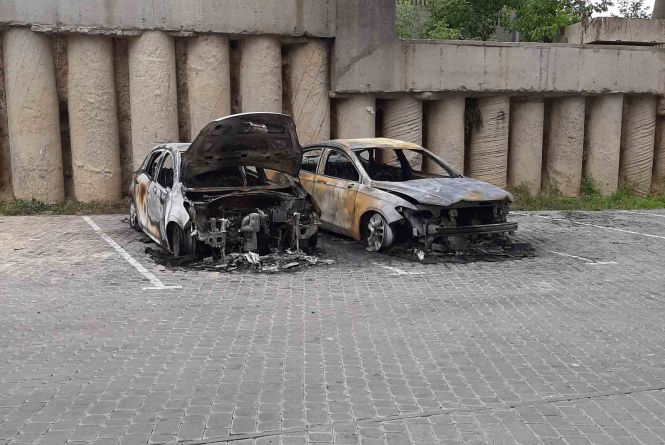 На Коріатовичів згоріли Peugeot та Ford. Поліція розслідує випадок, як підпал
