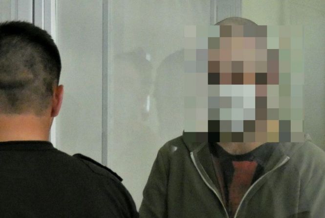 «Експертизою доведено: ніж у руках тримав саме він». Підозрюваний у вбивстві гвардійця заперечує свою вину