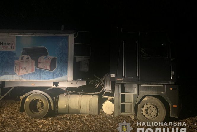 Львівське сміття: біля Людавки зупинили вантажівку та виявили захоронення