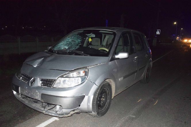 Смерть була раптовою. У Тиврівському районі Renault збив жінку-пішохода