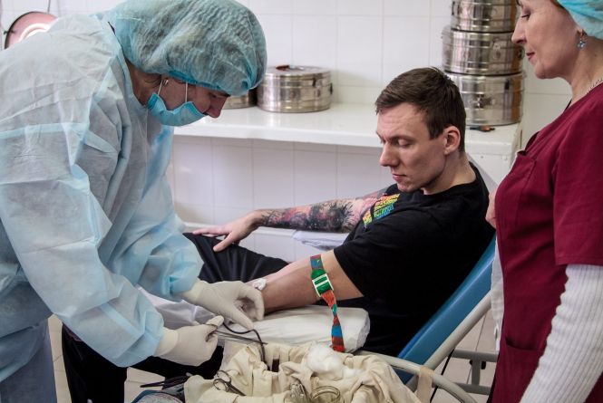 У центрі переливання крові велика нестача. Донорів заохочують безкоштовним ІФА-тестуванням