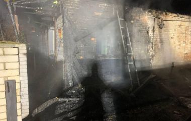 На Хуторах згорів будинок. Допоможіть родинам з дітьми, які залишились без даху