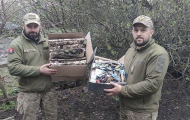 «Бренд відомий у гарячих точках, на нулі». Вінничанки шиють плащі і каремати для захисників