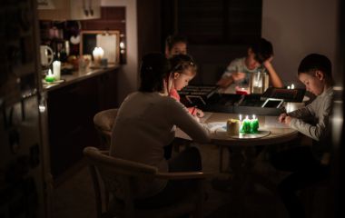Як ви готуєтеся до можливих відключень світла, газу та опалення цієї зими? Ми запитали вінничан