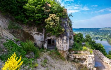 Скельні храми, скіфські вали, метеоритні кратери: де знайти сліди давніх цивілізацій на Вінниччині