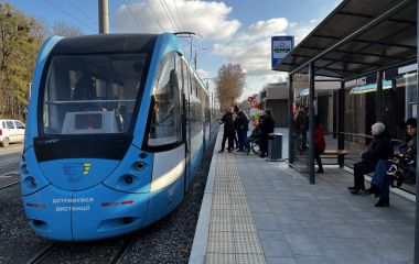 Скільки витратили на зупинки-«стєкляшки» у 2025 році? Ми порахували