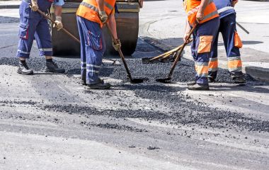 Кінець року — час ремонту доріг: де і хто отримав мільйонні підряди на Вінниччині