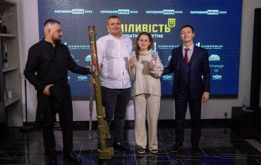 Бізнесмени зібрали понад 300 тисяч для захисників на церемонії нагородження «Народний бренд 2025»
