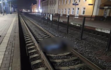 Страшна смерть на залізниці: під колесами потяга загинула 18-річна студентка